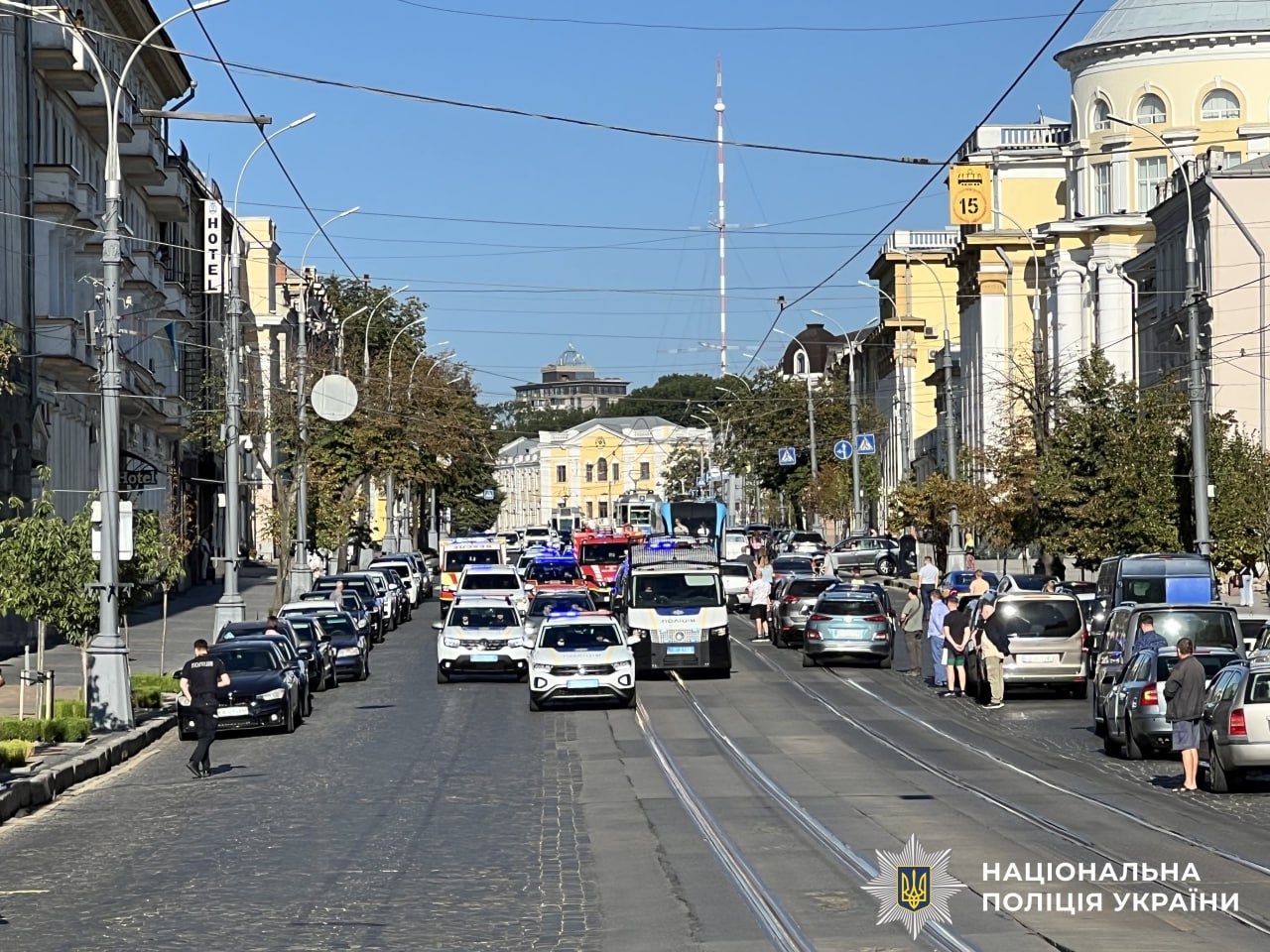 Колона автомобілів на Соборній вулиці у Вінниці