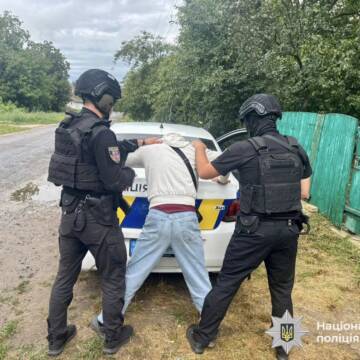 На Вінниччині чоловік стріляв по підлітках: зловмисника затримано