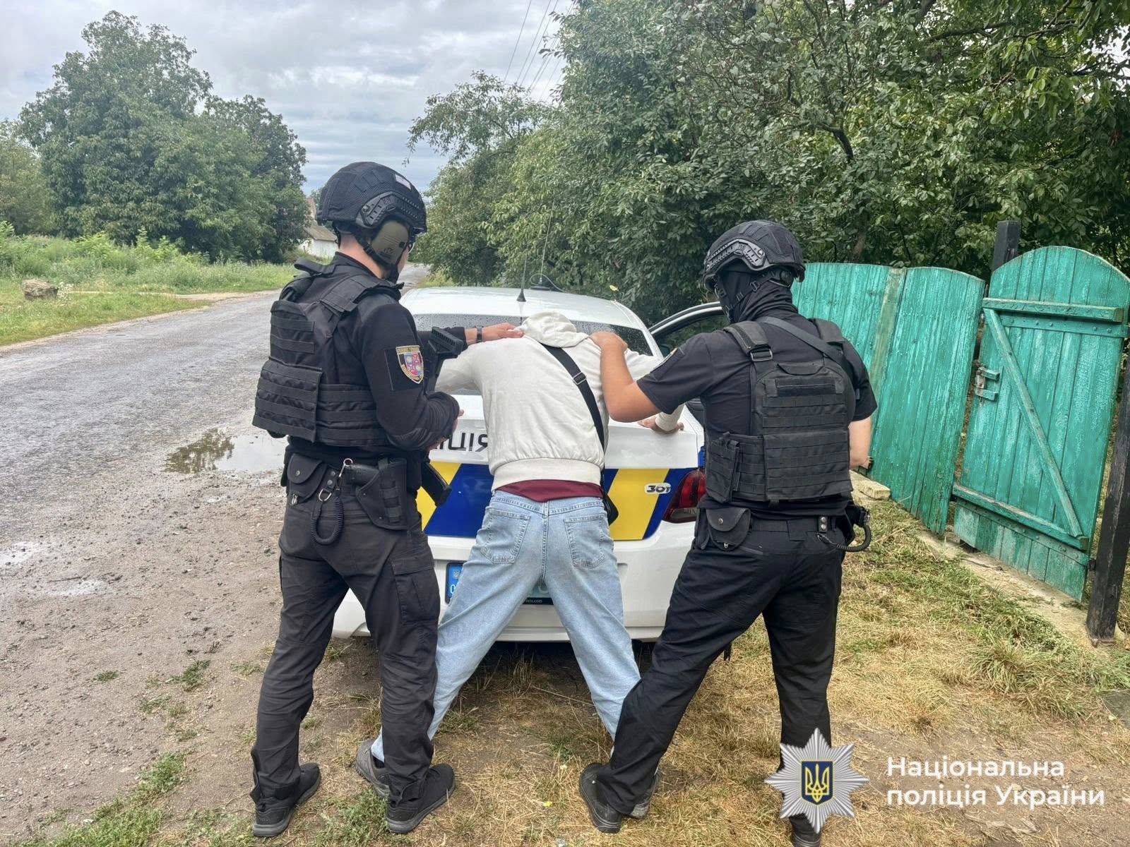 На Вінниччині чоловік стріляв по підлітках: зловмисника затримано