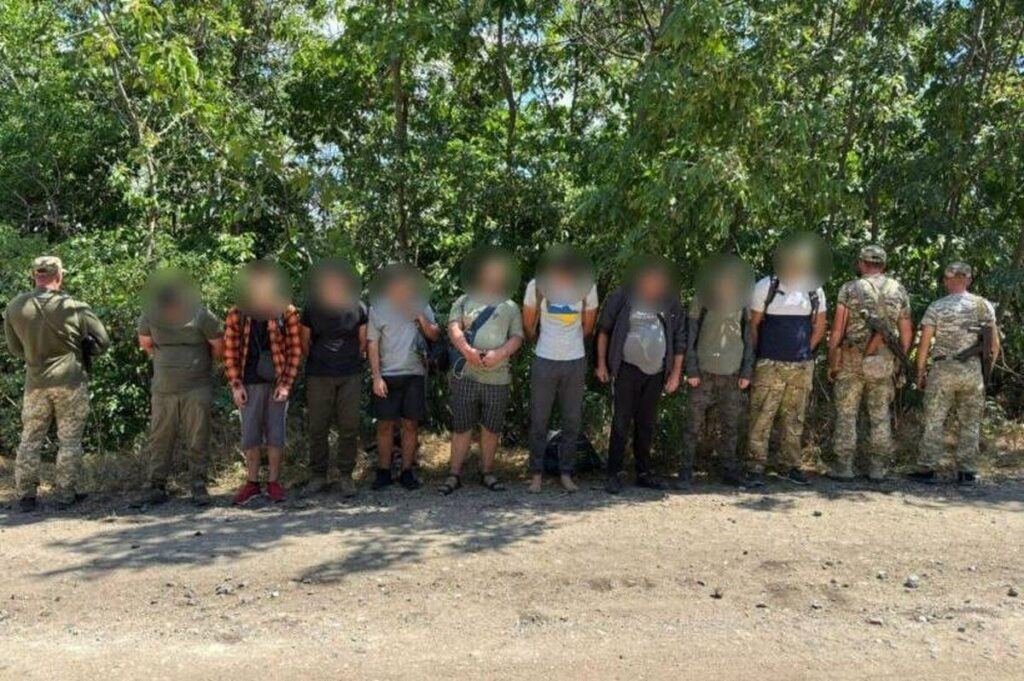 Три доби під палючим сонцем: на кордоні з Молдовою затримали дев’ятьох ухилянтів із різних регіонів України