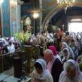 Медовий Спас у Вінниці: під кафедральним собором зібрались сотні вірян