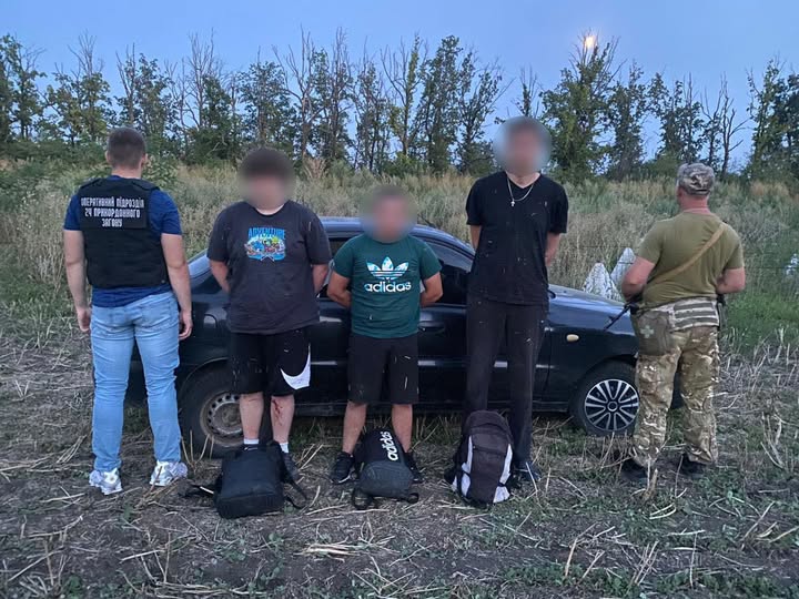 Прикордонники зупинили трьох чоловіків, які нелегально прямували до Молдови через Вінниччину