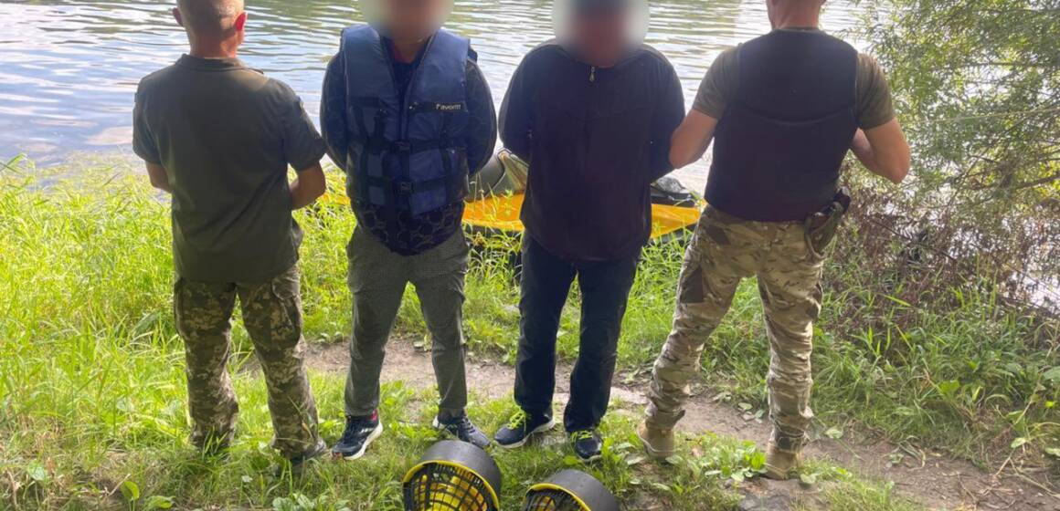 Скутерні перегони на Дністрі: прикордонники зірвали екстремальну втечу до Молдови