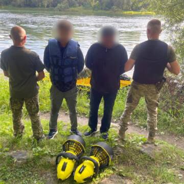Скутерні перегони на Дністрі: прикордонники зірвали екстремальну втечу до Молдови