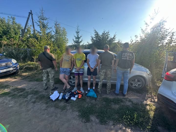 На Вінниччині затримали трьох чоловіків, які намагались переплисти Дністер