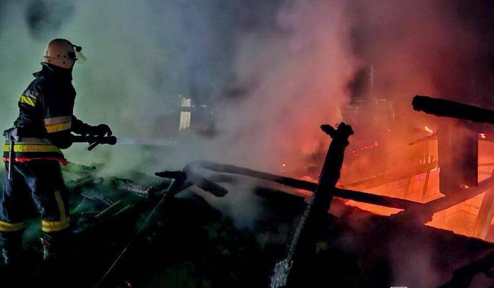 На Вінниччині рятувальники ліквідували дві пожежі в приватних домоволодіннях