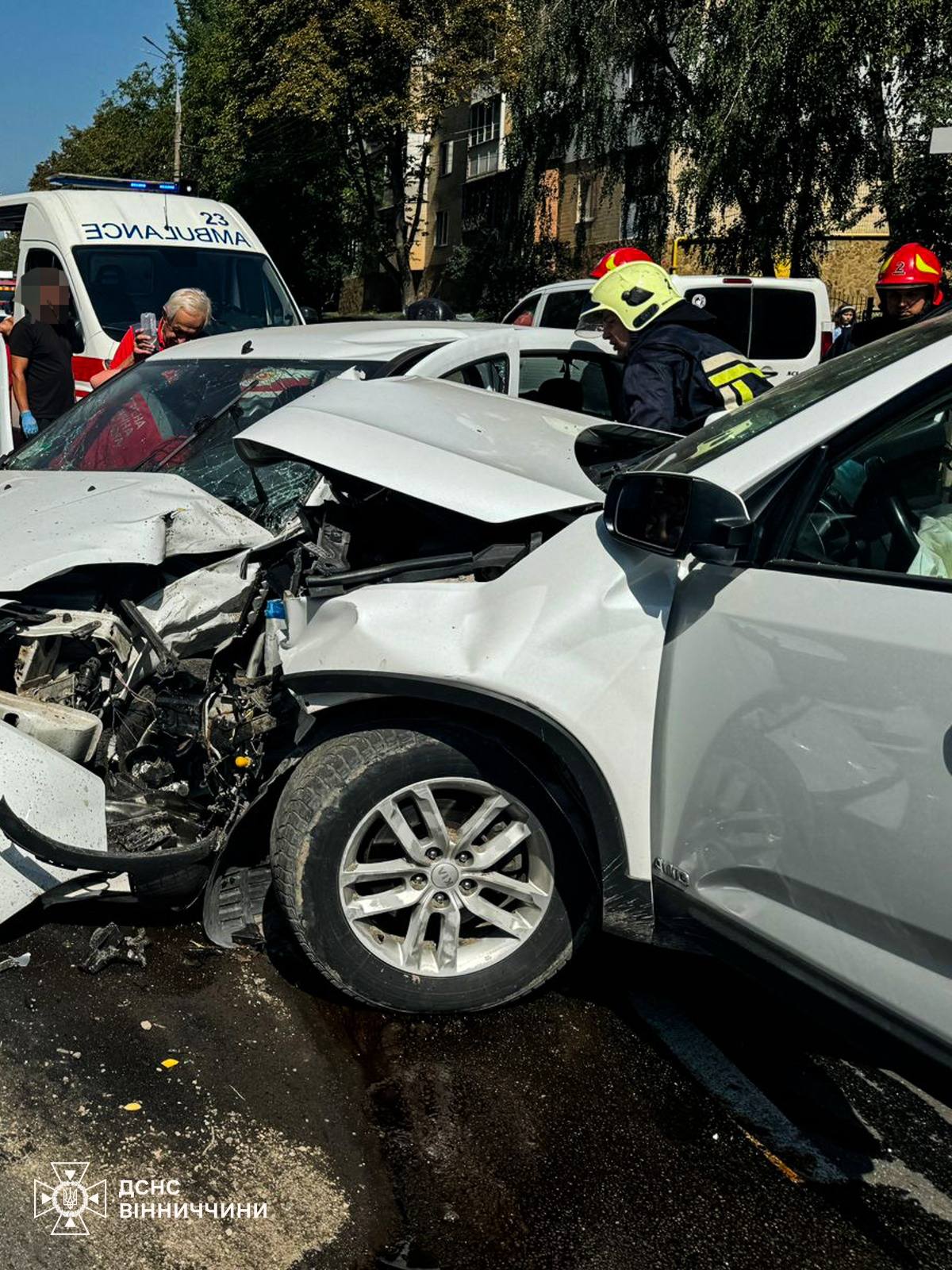 У Вінниці на Замостянській сталася ДТП за участю мікроавтобуса та двох легковиків