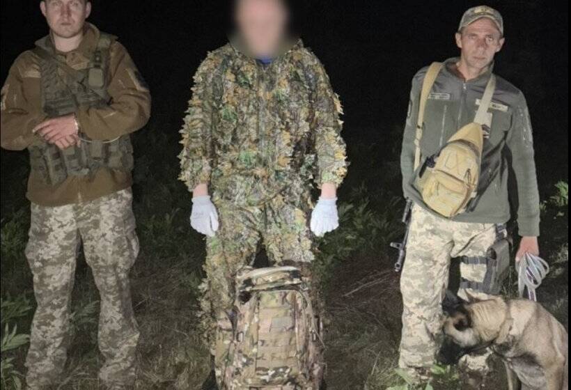 На Вінниччині затримали чоловіка в маскувальному костюмі, який намагався перетнути кордон