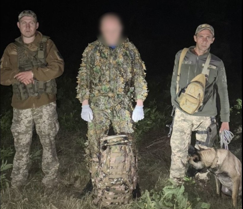 На Вінниччині затримали чоловіка в маскувальному костюмі, який намагався перетнути кордон