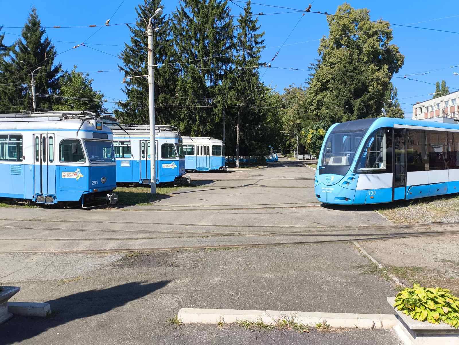 Трамвайне депо з сучасними трамваями Вінниці