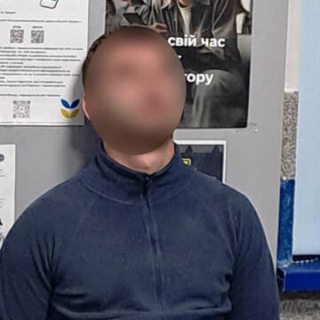 Чоловіка затримали на дитячому майданчику у Вінниці