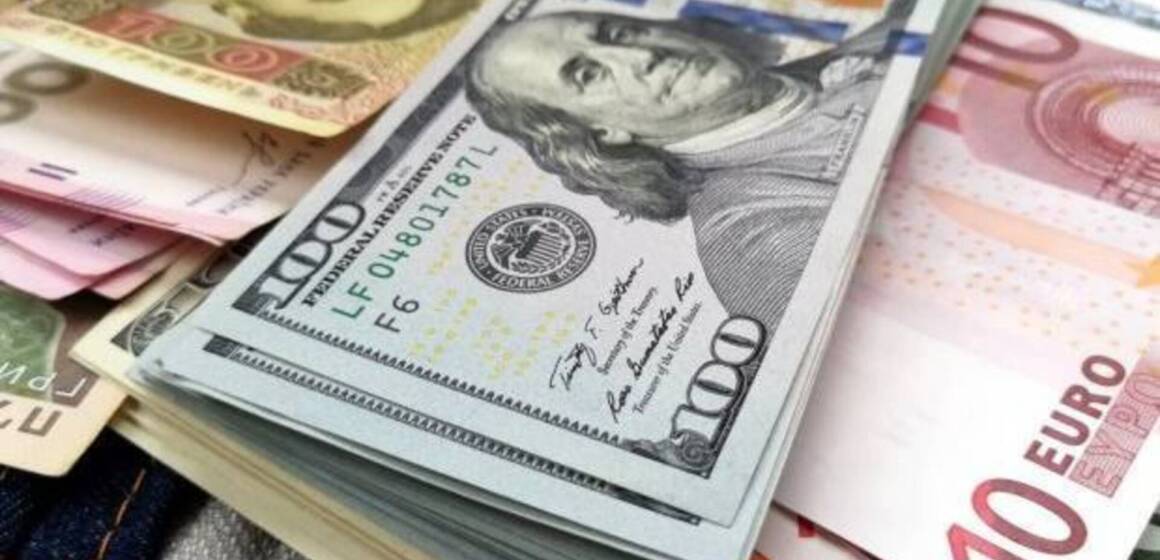 Курс валют на 22 серпня: скільки коштують долар, євро і злотий