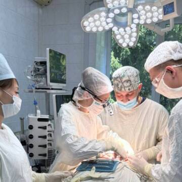 У Вінниці лікарі видалили рідкісну пухлину біля великих судин шиї