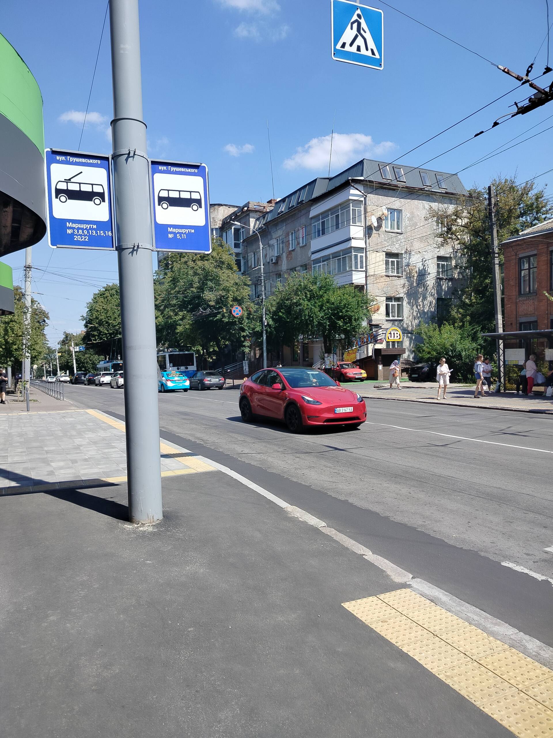 У Вінниці облаштували зупинку на вулиці Грушевського