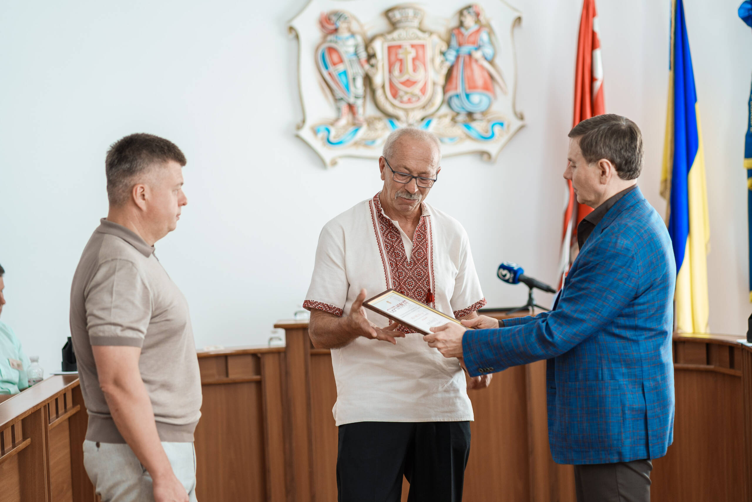 У Вінниці ветеран війни отримав сертифікат на авто до Дня Незалежності
