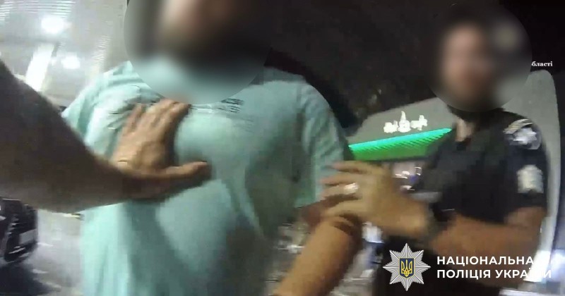 У Вінниці на заправі стався конфлікт поліції та групи чоловіків