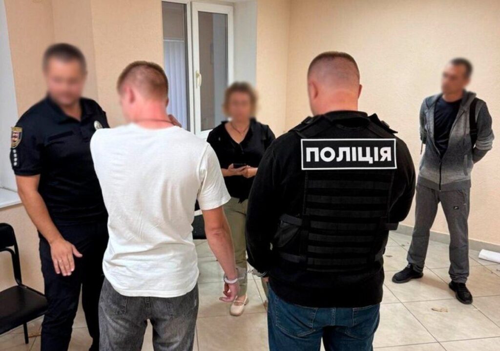 У Вінниці затримали ділків, які пропонували 90 тисяч гривень хабаря працівнику ДСНС