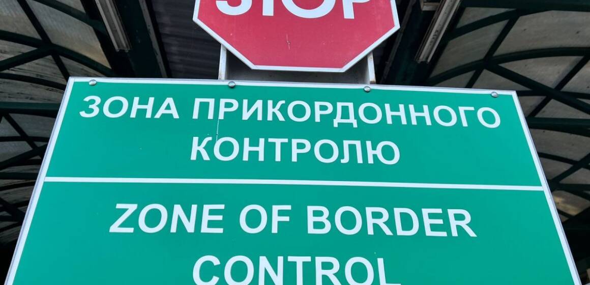 Уряд дозволив виїзд за кордон чоловікам віком від 18 до 22 років