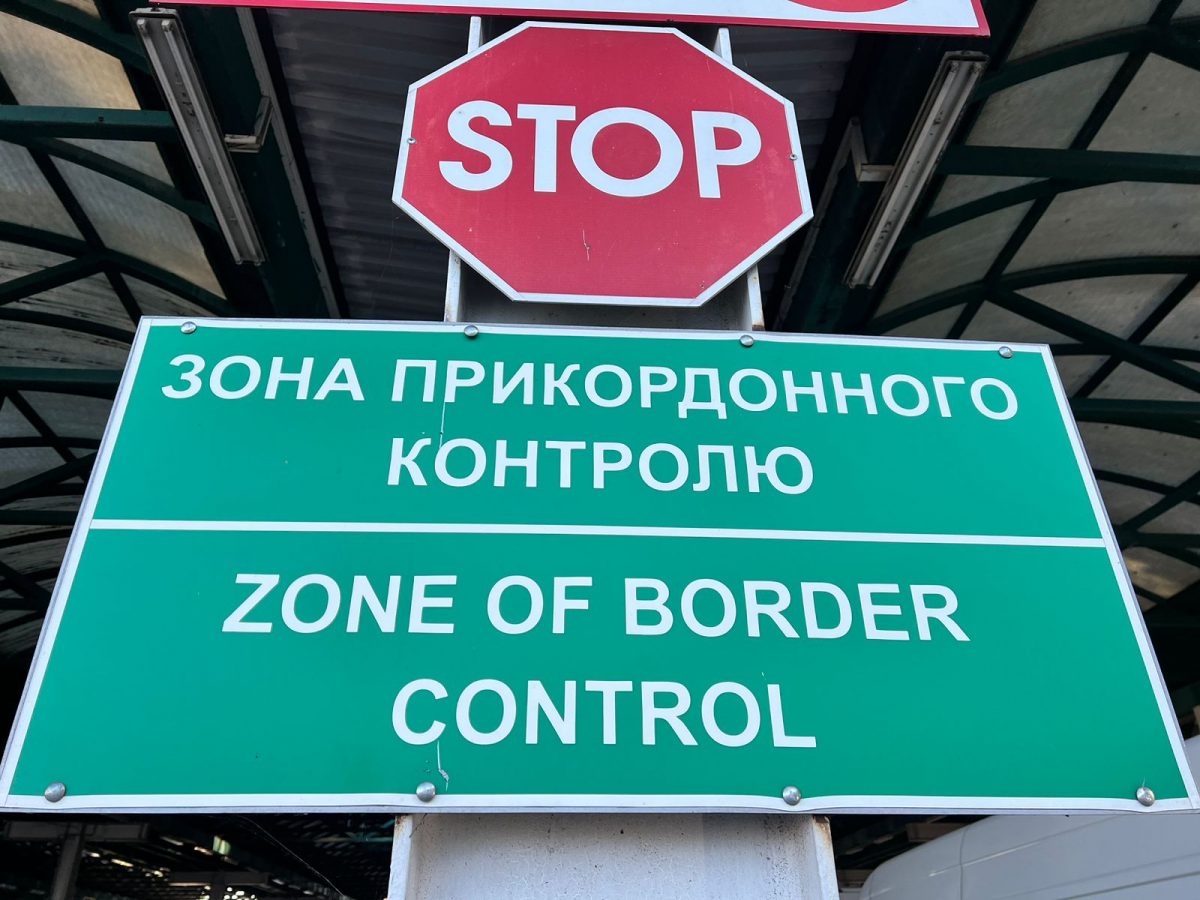Уряд дозволив виїзд за кордон чоловікам віком від 18 до 22 років