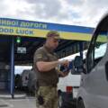 Прикордонники почали випускати з України чоловіків до 22 років