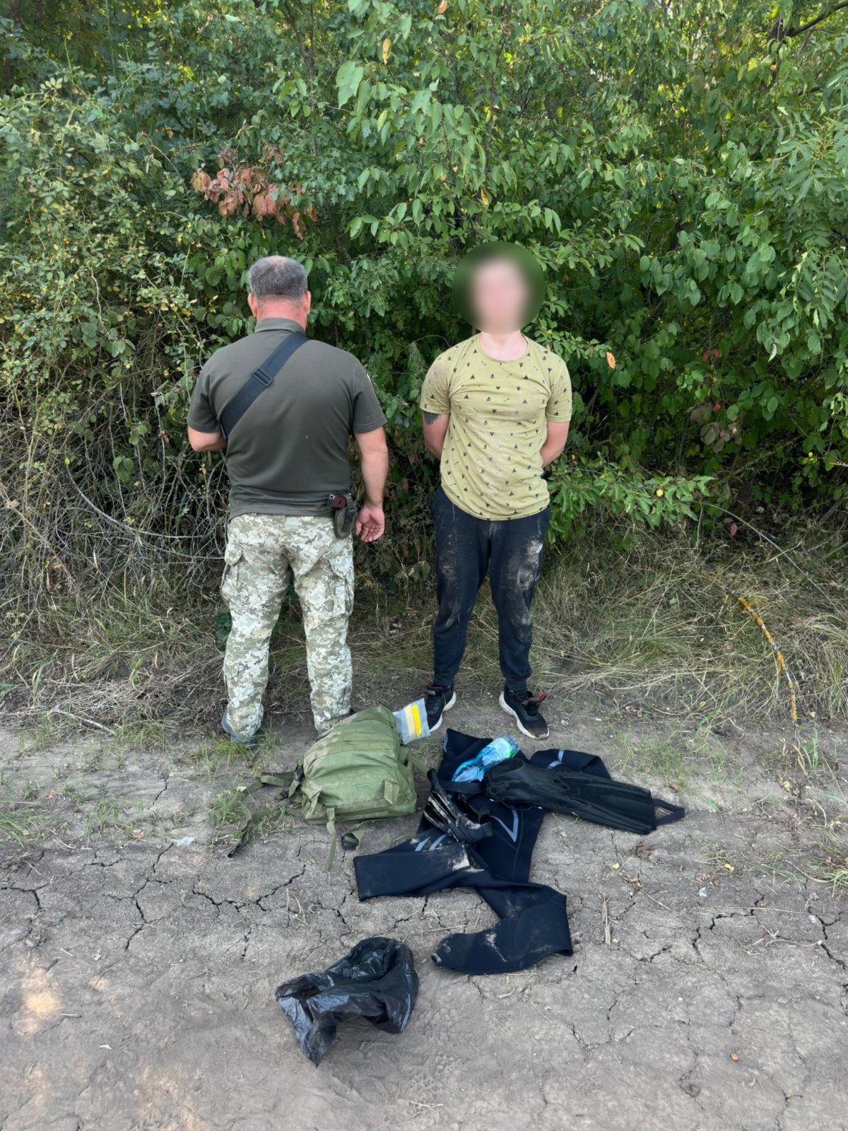 Біля Дністра на Вінниччині затримали молодика з гідрокостюмом та ластами
