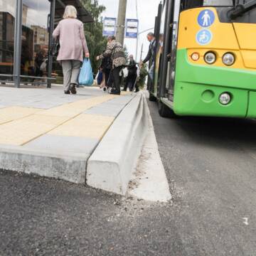 У Вінниці на вулиці Зулінського з’явилися доступні зупинки безбар’єрного маршруту