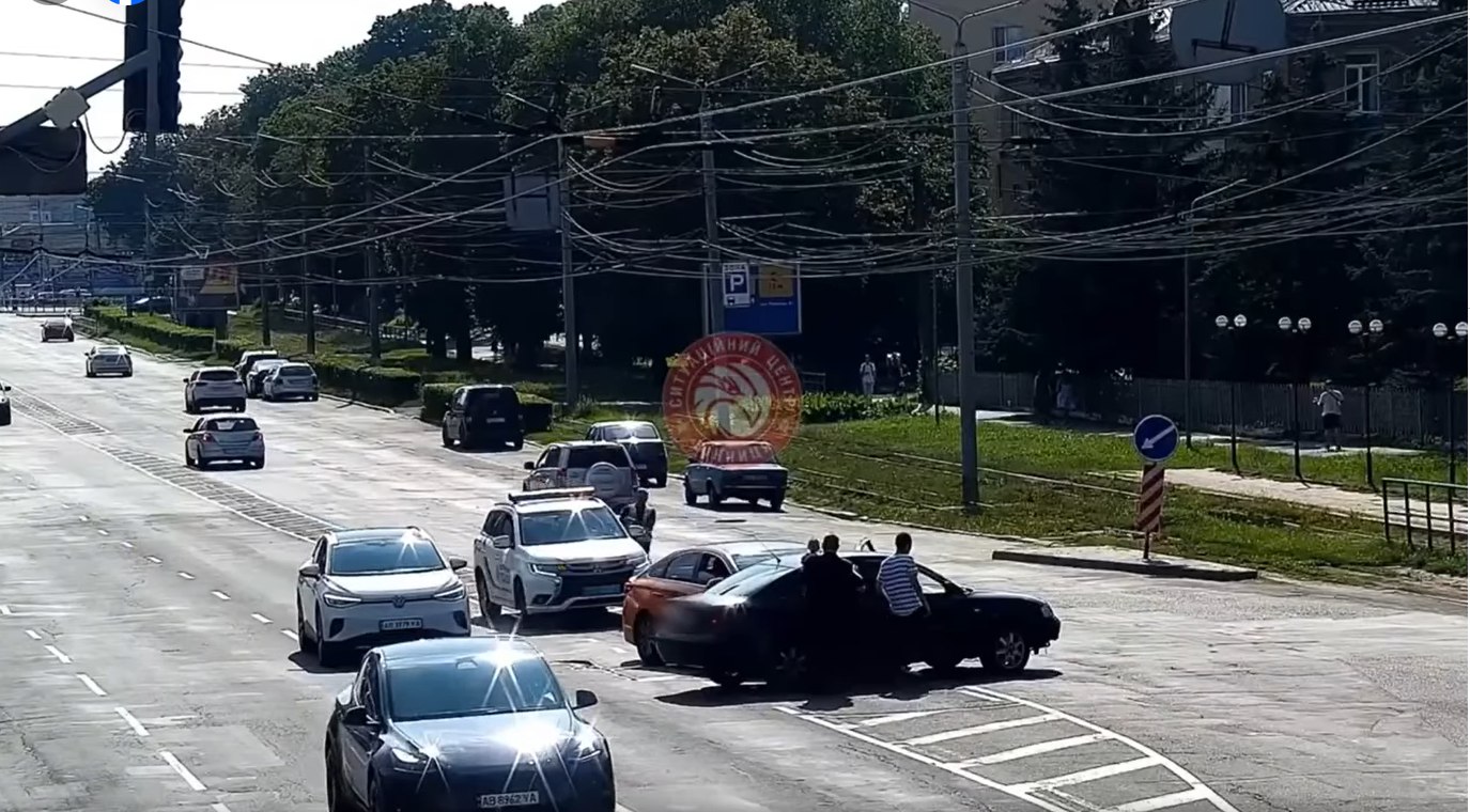 ДТП на Пирогова у Вінниці: водій Volkswagen не пропустив Hyundai