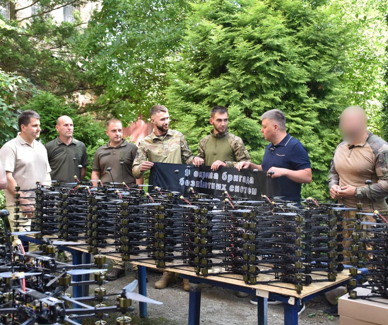 Міжрегіональний координаційний гуманітарний штаб передав військовим ще 350 FPV-дронів