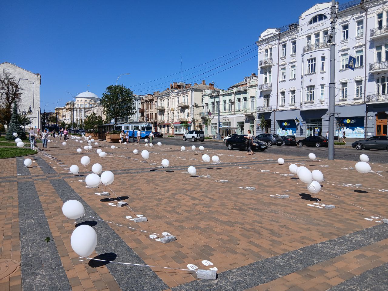 Інсталяція біля Вінницької міської ради