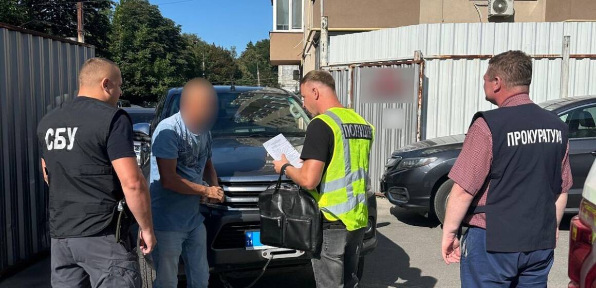 Продавали авто з гуманітарки: поліція викрила схему у Вінницькій області
