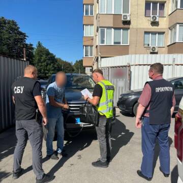 Продавали авто з гуманітарки: поліція викрила схему у Вінницькій області