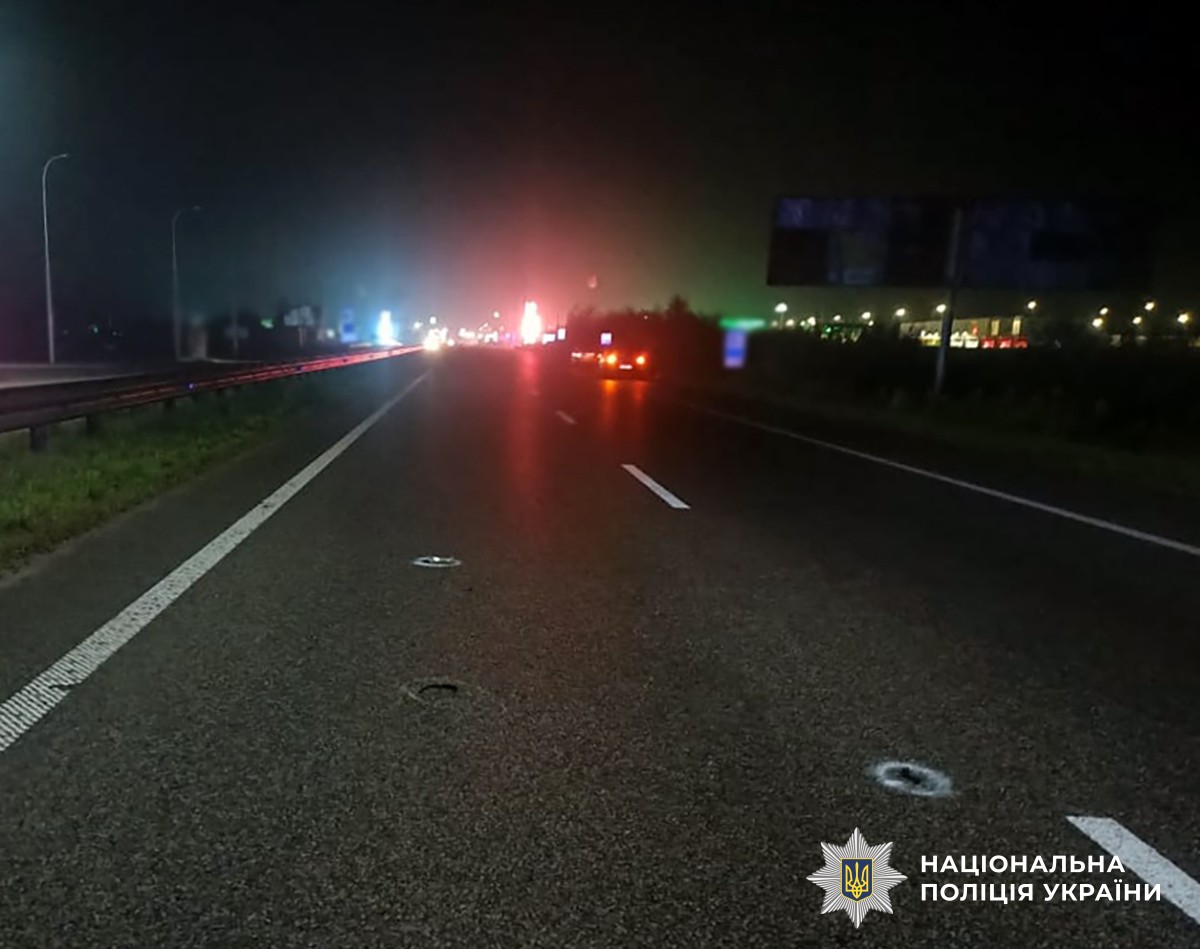 Фото ДТП за участю жителя Вінниччини та пішохода на трасі