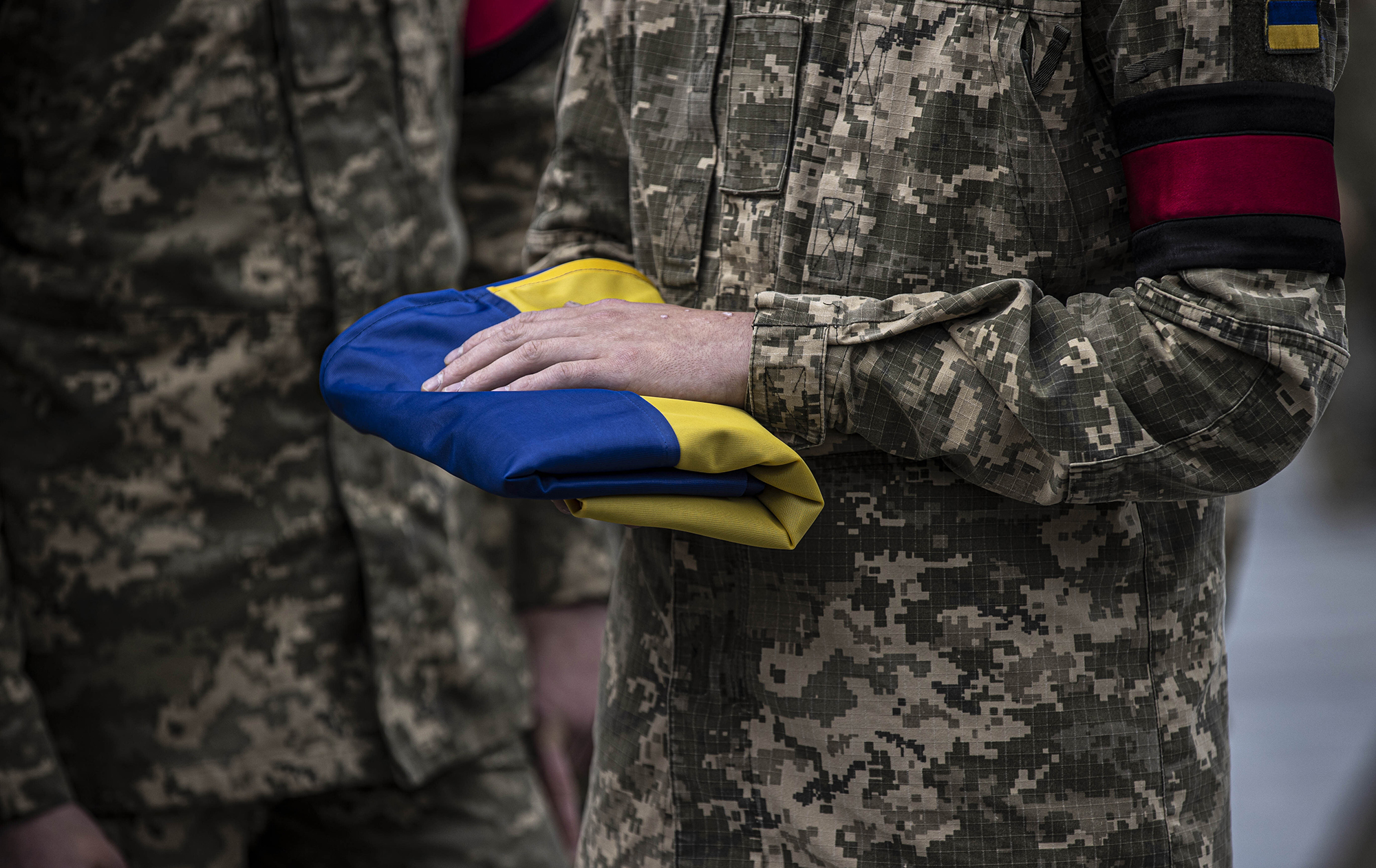 Уряд виплатить 15 млн грн сім’ям військових, які загинули в полоні