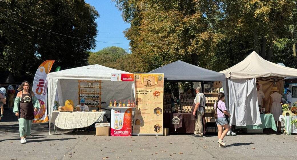Фестиваль смаку та культури: у Вінниці  пригощали крафтовими стравами (ФОТО)