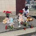 Квіти на місці вбивства школярів у Шаргороді