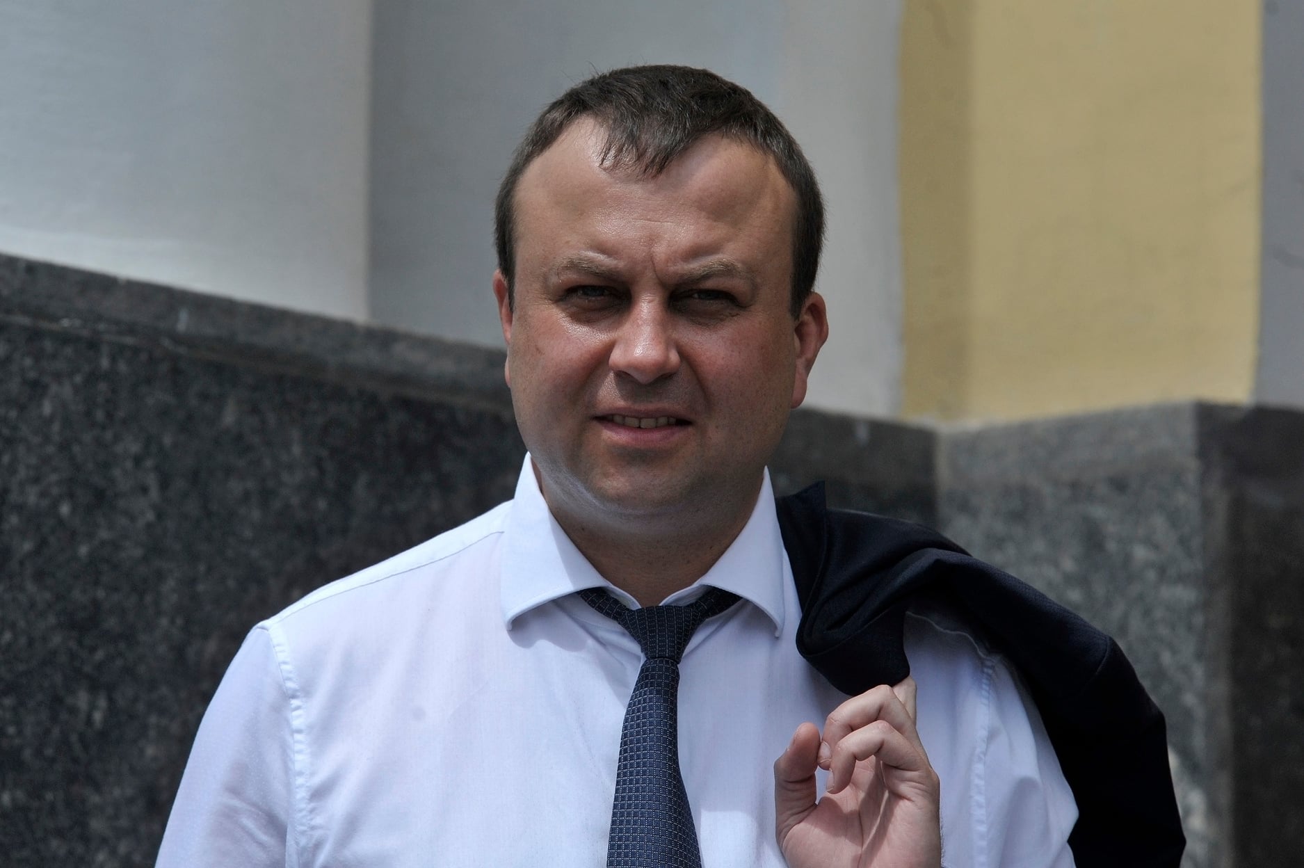 Колишній керівник Вінниччини потрапив у скандал – знову махав кулаками