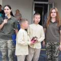 На урочистій лінійці сини загиблого військового отримали нагороду батька