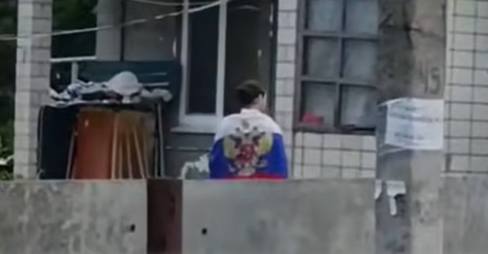 На Вінниччині залишили під вартою чоловіка, який огорнувся в триколор під час поховання військового