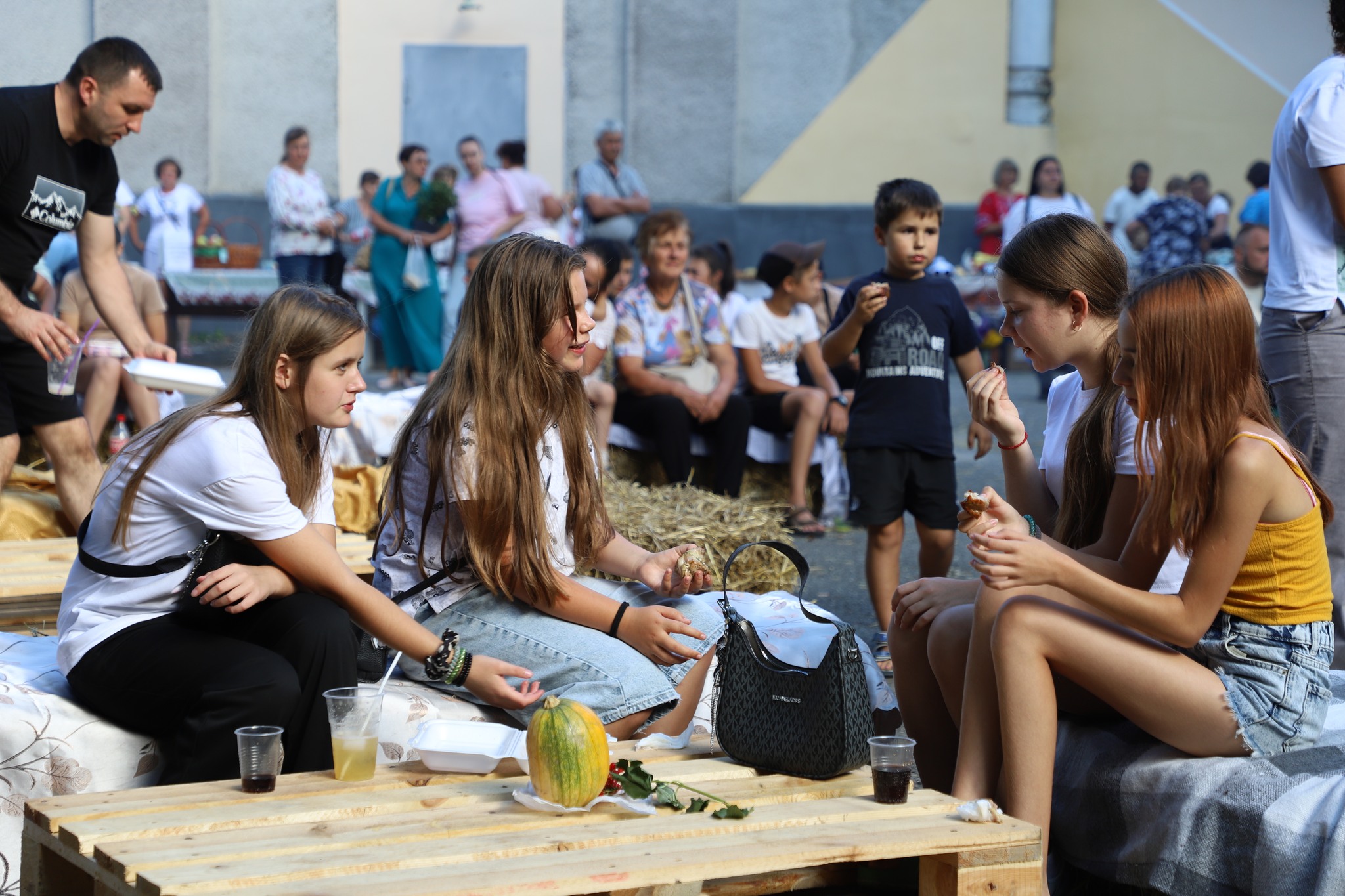 Підлітки на Дні села