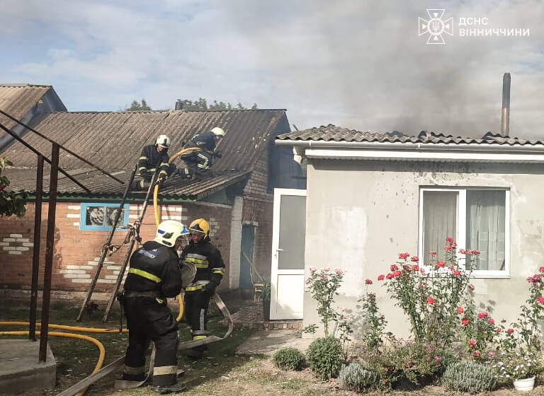 Пожежі на Вінниччині: полум’я охопило житлові будинки та поля
