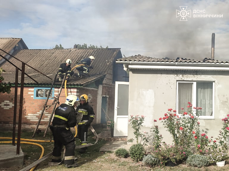 Пожежі на Вінниччині: полум’я охопило житлові будинки та поля