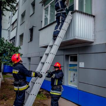 Рятувальники зайшли до квартири через балкон у Вінниці
