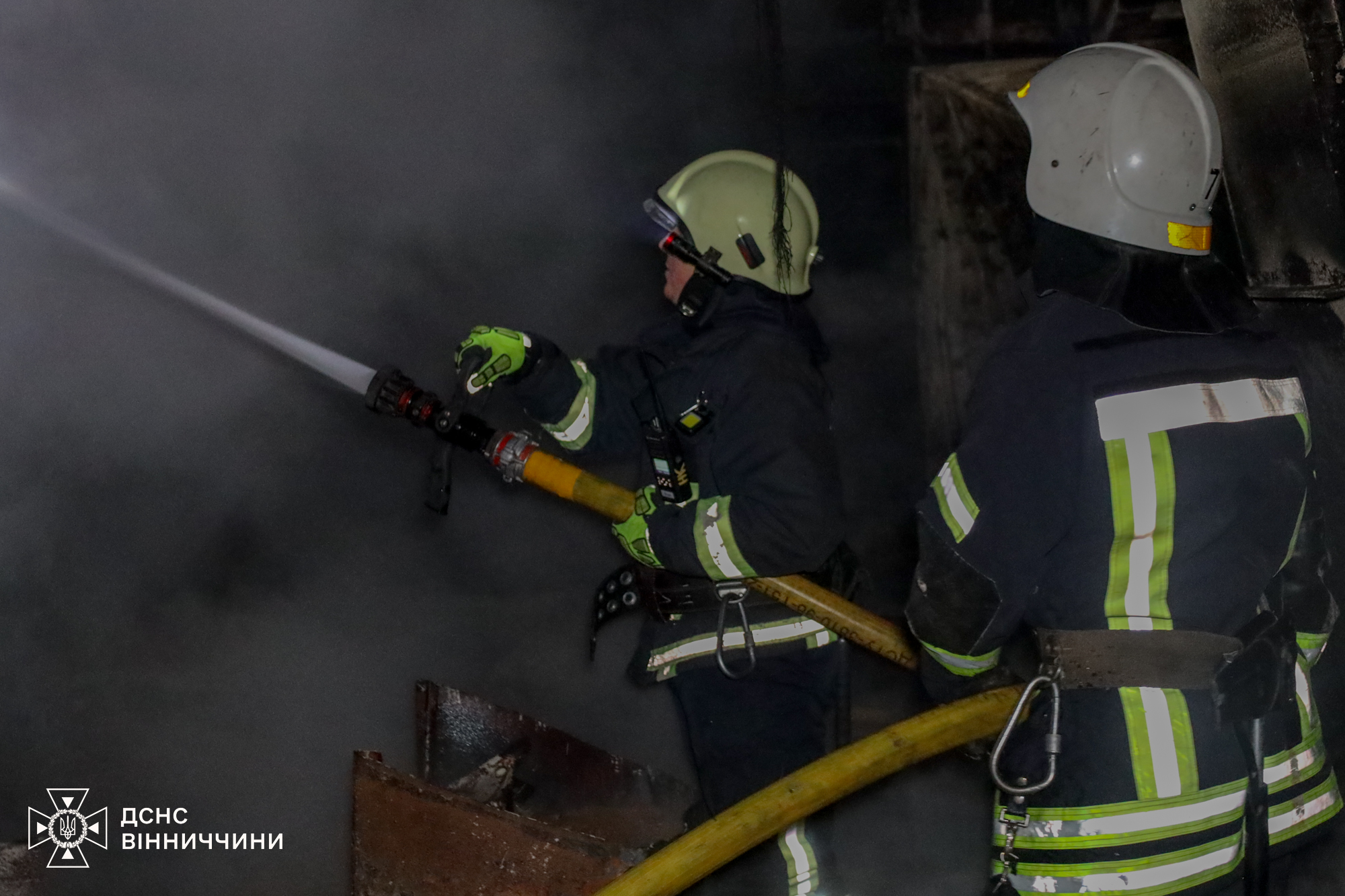 Рятувальники гасять пожежу на місці прильоту на Вінниччині