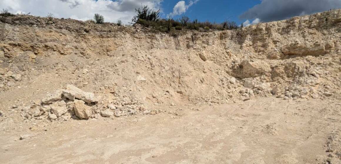 На Вінниччині викрили незаконний видобуток вапняку в кар’єрі