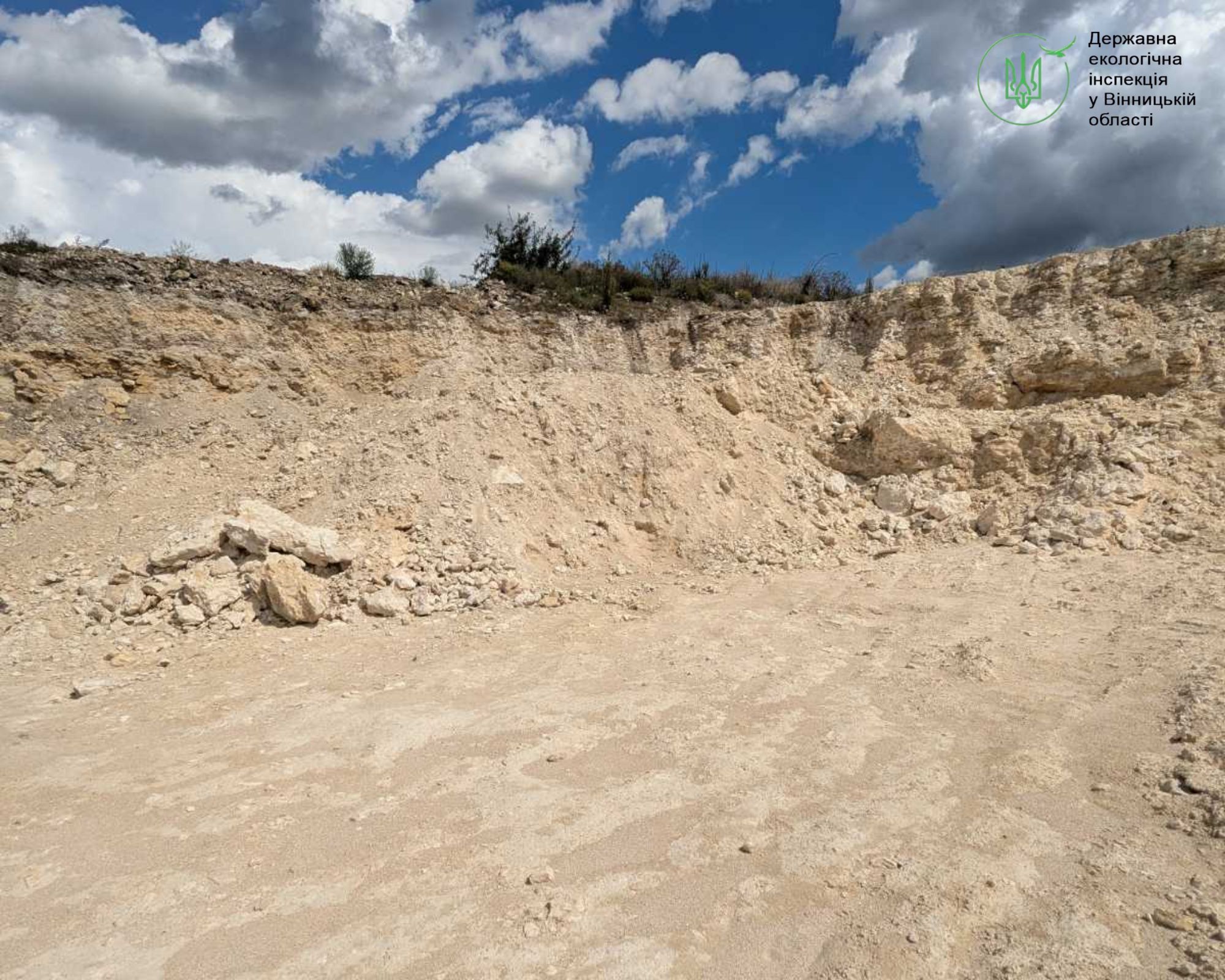 На Вінниччині викрили незаконний видобуток вапняку в кар’єрі