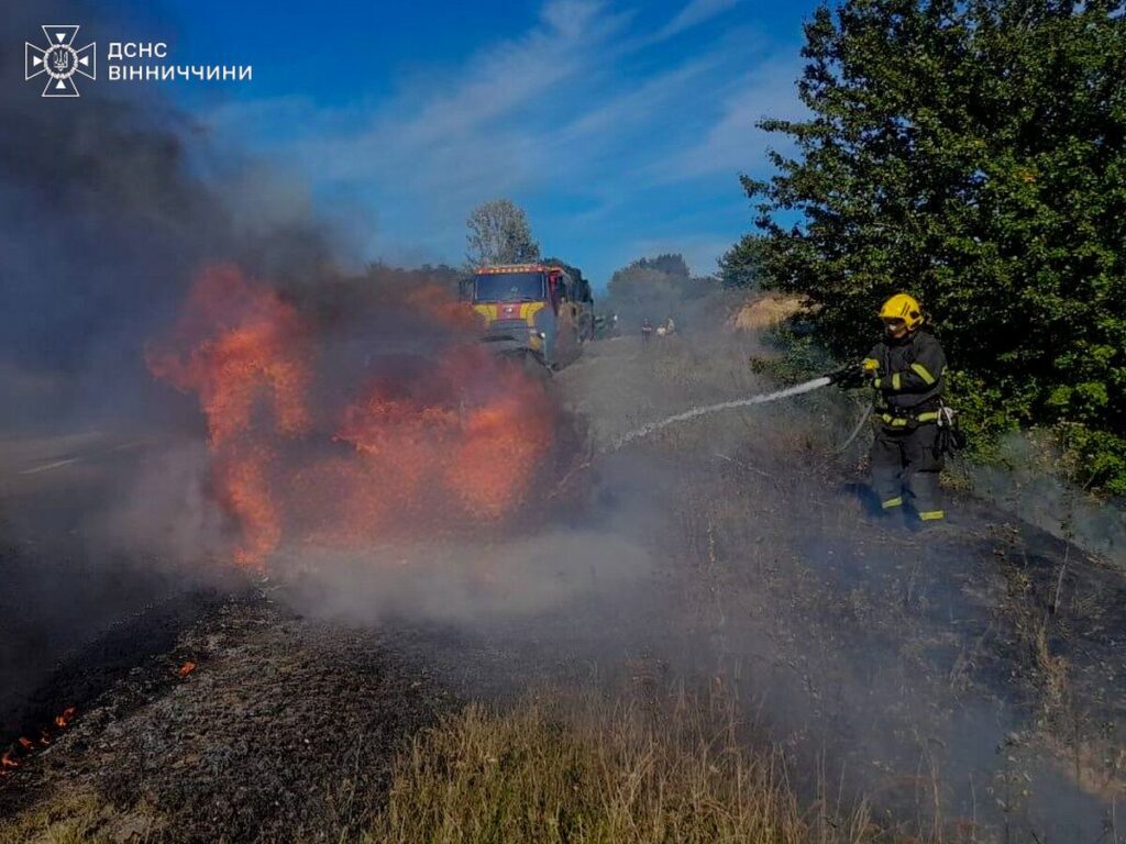Рятувальники ліквідували чотири пожежі на Вінниччині: травмовано літнього чоловіка
