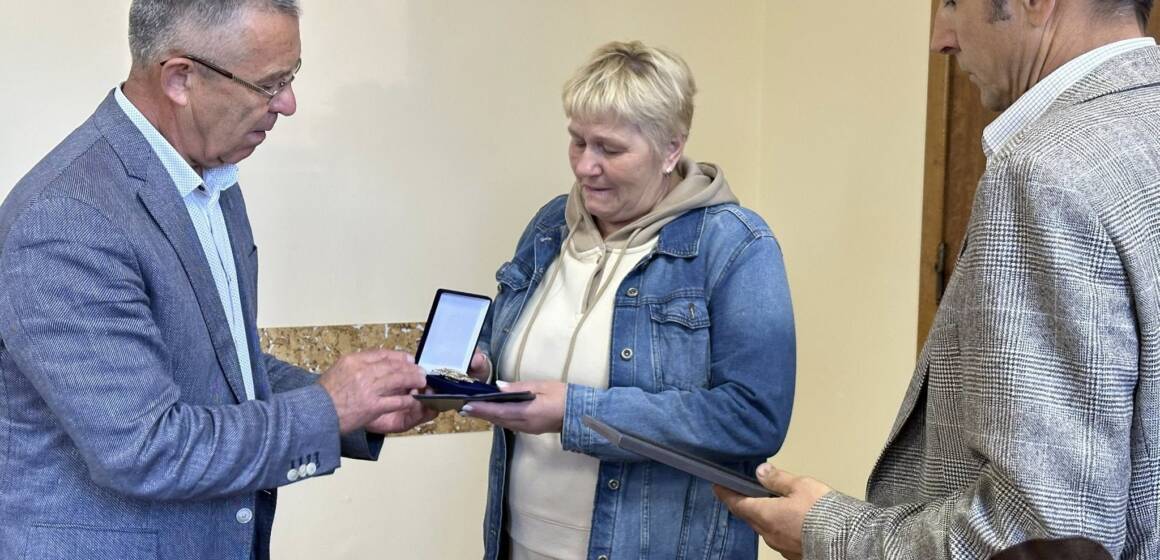 На Вінниччині матері полеглого захисника вручили відзнаку сина