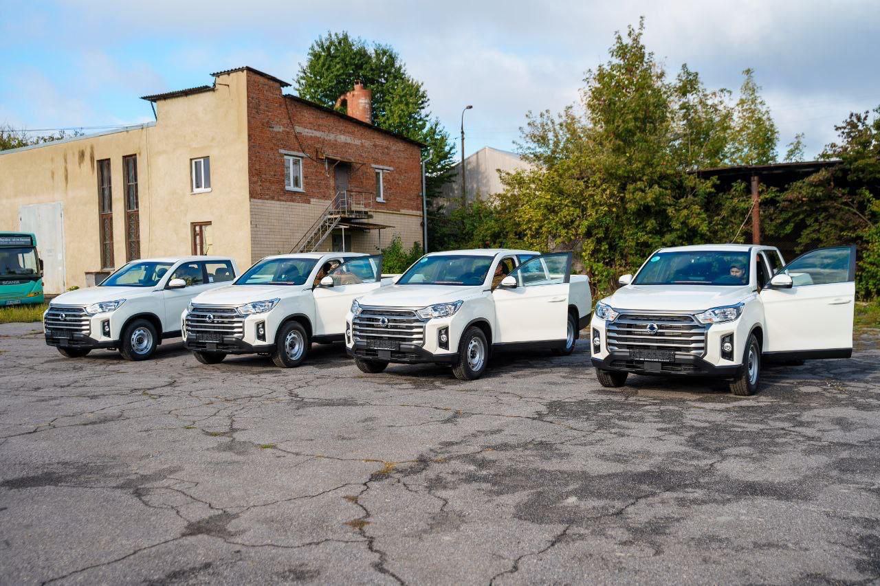 Автомобілі для «Червоної Калини». Міжрегіональний координаційний гумштаб посилив бригаду НГУ