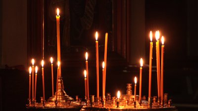 свічка в церкві