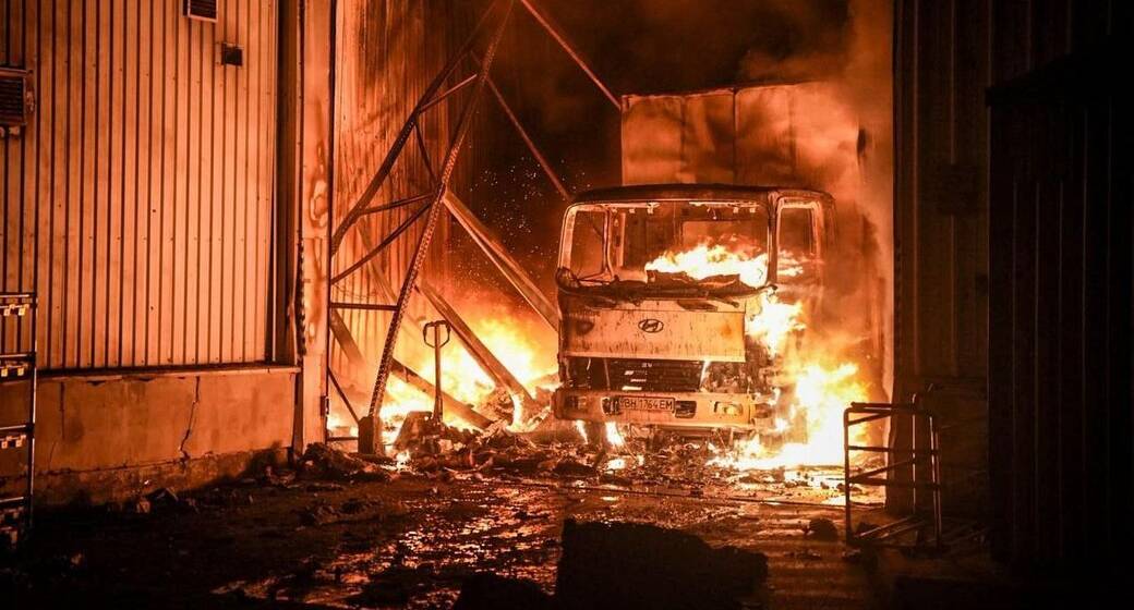 Одещина під вогнем: нічна атака дронів спричинила пожежу на складі